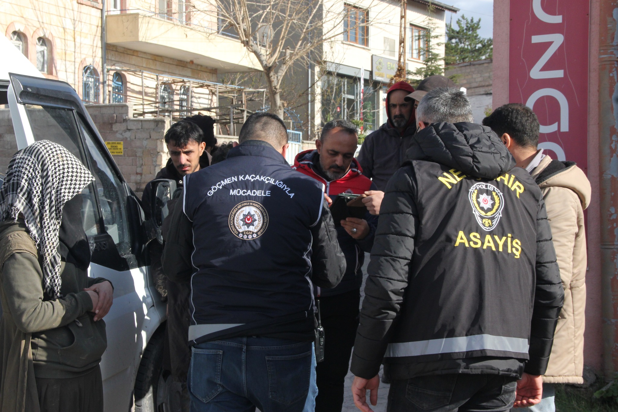 Nevşehir polisi ortalığı toz duman etti