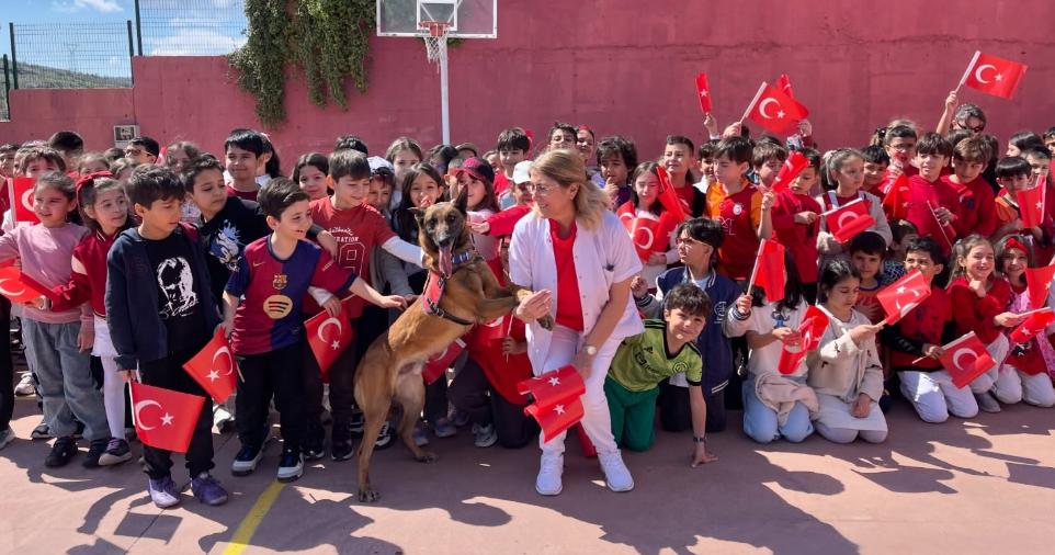 Öğrenciler en eğlenceli pozu verdiler…