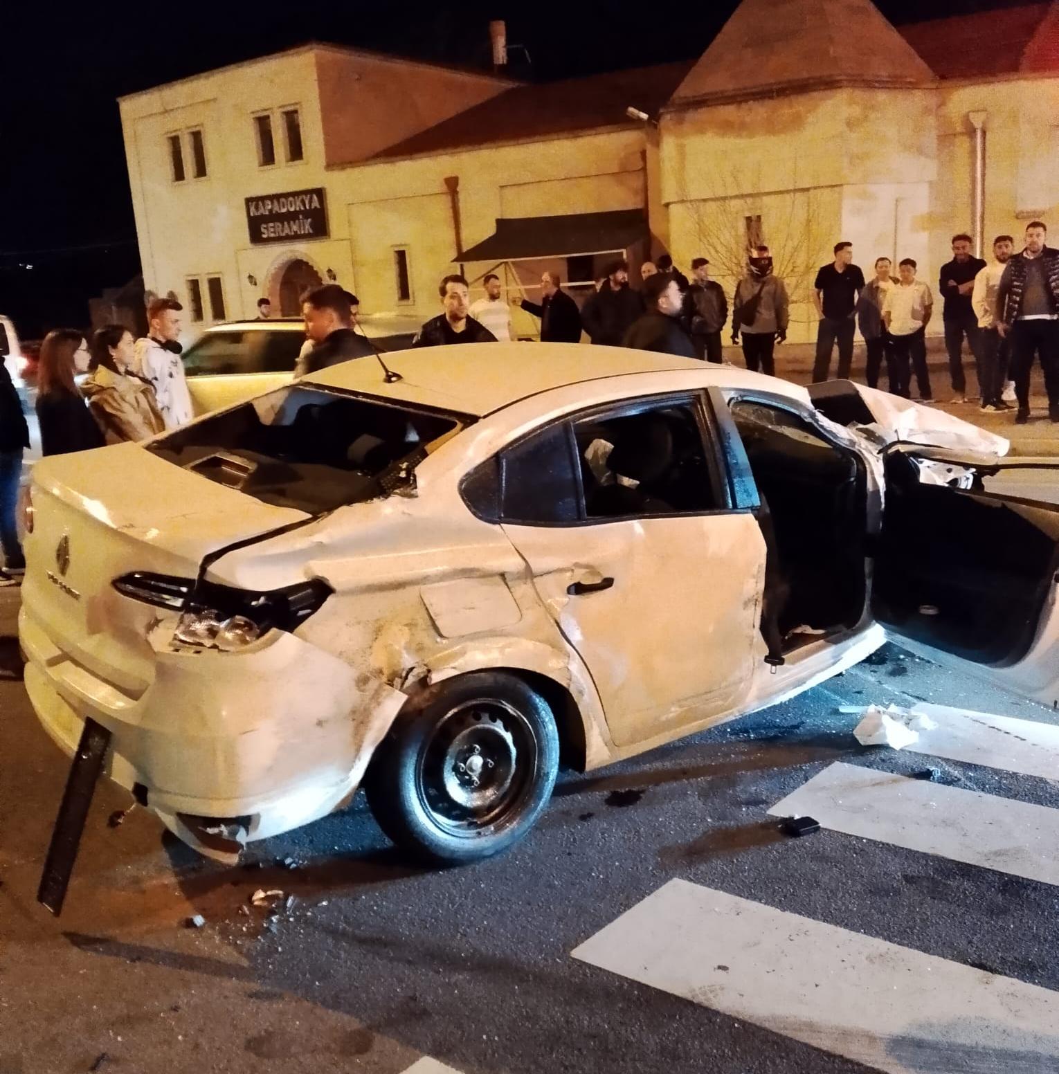 Tır ile araç çarpıştı: 2 yaralı