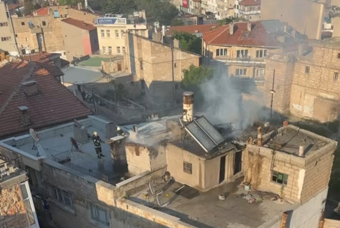 Çıkan yangında paniğe neden oldu