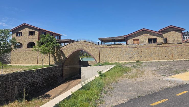 Mostar Köprüsü çevresindeki yeni sosyal yaşam alanı açılışa hazırlanıyor