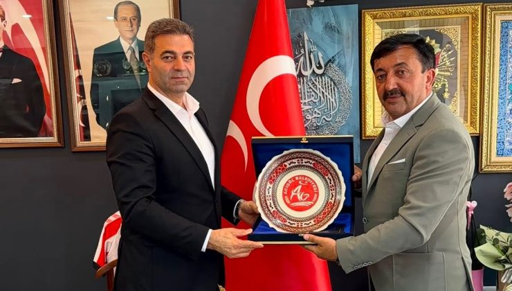 Başkan Eroğlu’ndan MHP Sultangazi teşkilatına ziyaret