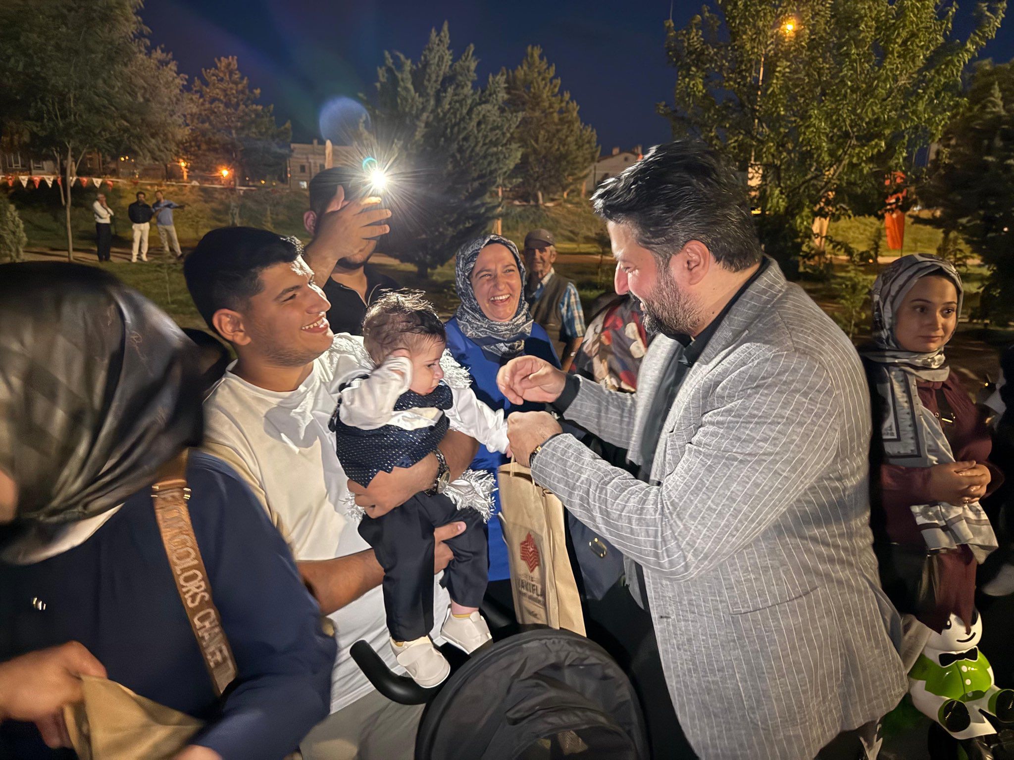 Milletvekili Emre Çalışkan, sevince ortak oldu