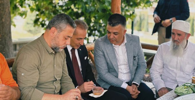 Nar’da yoğun katılımlı aşure dağıtımı oldu
