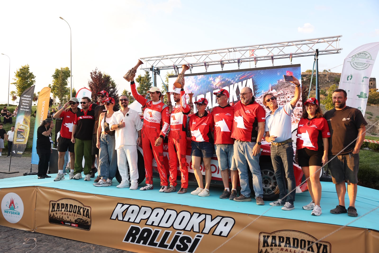 Kapadokya Rallisi’nde şampiyonlar kupalarını kaldırdı