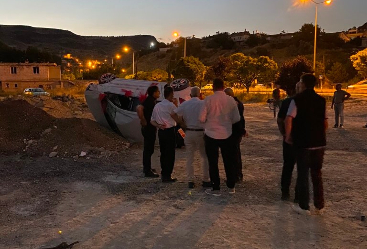 Gelin Arabası Takla Attı: Gelin ve Damat Yaralandı