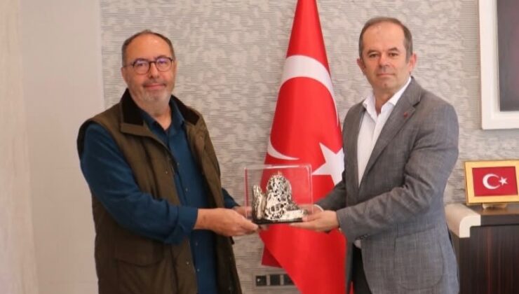 Başkan Çamcı’dan Argos Yapı’ya teşekkür plaketi