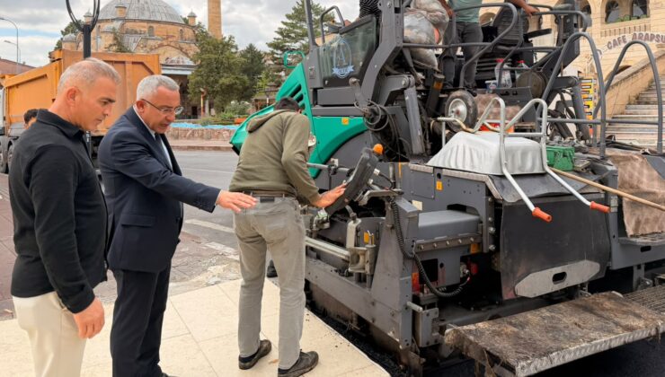 Gülşehir çarşı merkezinde sıcak asfalt çalışmaları başladı