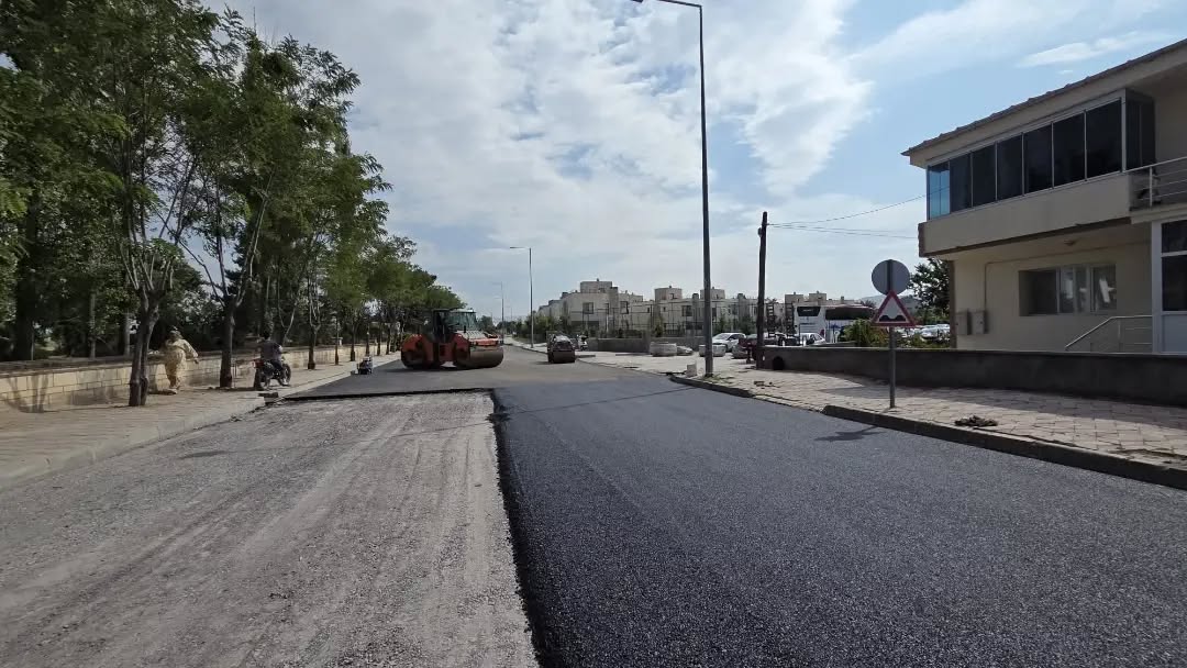 Kızılırmak Caddesi’nde asfalt çalışmaları aralıksız sürüyor