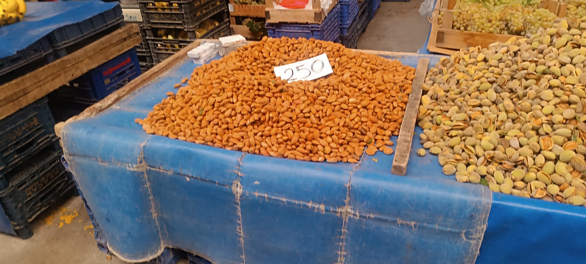 Nevşehir’de Yerli Badem Tezgahlarda