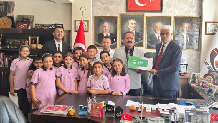 Çat Belediyesi’nden okullara cihaz desteği