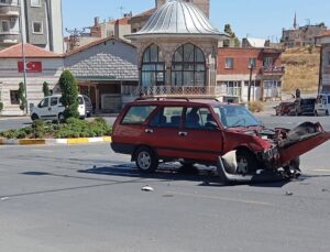Borsa Kavşağı’nda kaza: 1 yaralı