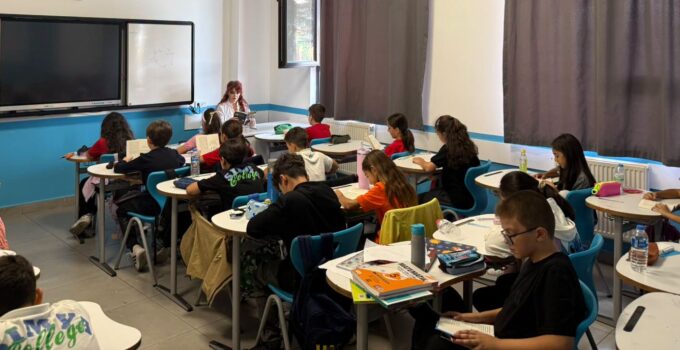 Simya Koleji’nde kitap okuma saatleri ilgi çekiyor
