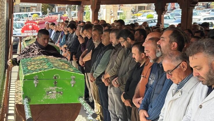 Gözyaşlarıyla son yolculuğuna uğurlandı!