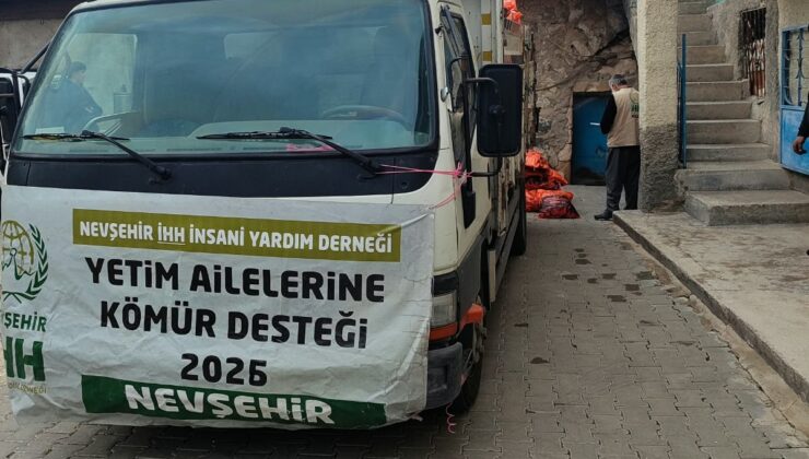 İHH ihtiyaç sahiplerine kömür dağıtıyor