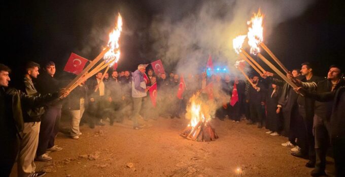 Ülkücüler Vadide Cumhuriyet Yürüyüşü Yaptı